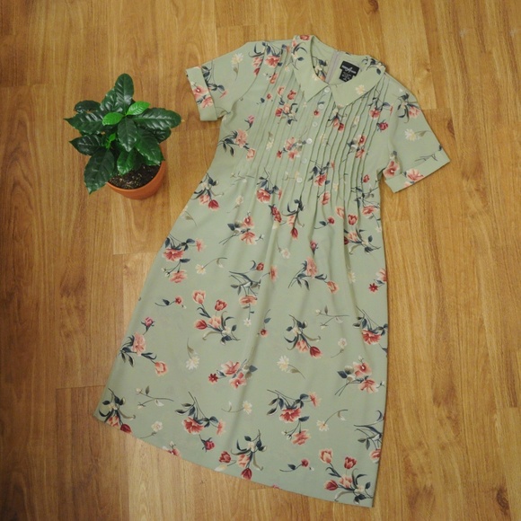 Vintage Dresses & Skirts - Vintage Green Floral Day Dress